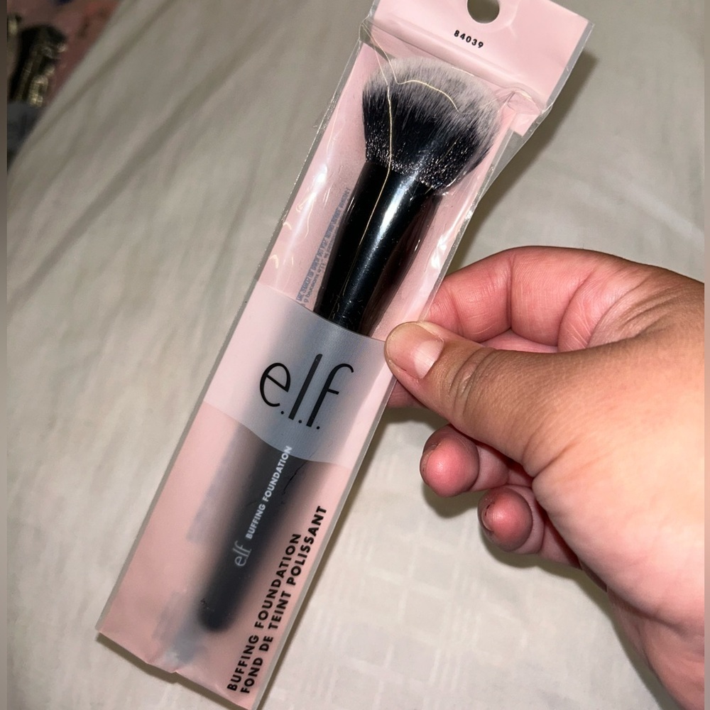 E.L.F. Foundation Brush